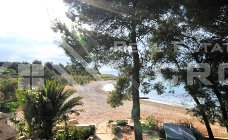 Semi-detached house with a pool in a private location, just above a beach, for sale (10)