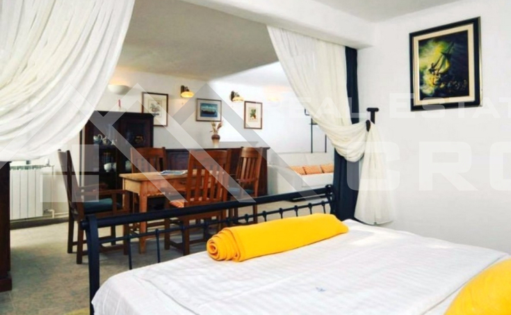 Semi-detached house with a pool in a private location, just above a beach, for sale (12)