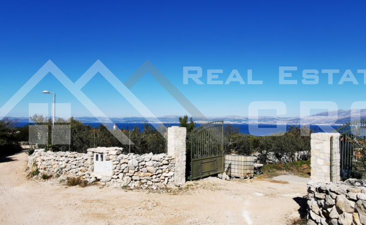 Agricultural land with a farm building and beautiful sea views, for sale (1)