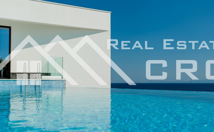 Korcula properties – Modern villa with overflow swimming pool in the first row to the sea on Korcula Island, for sale (1)