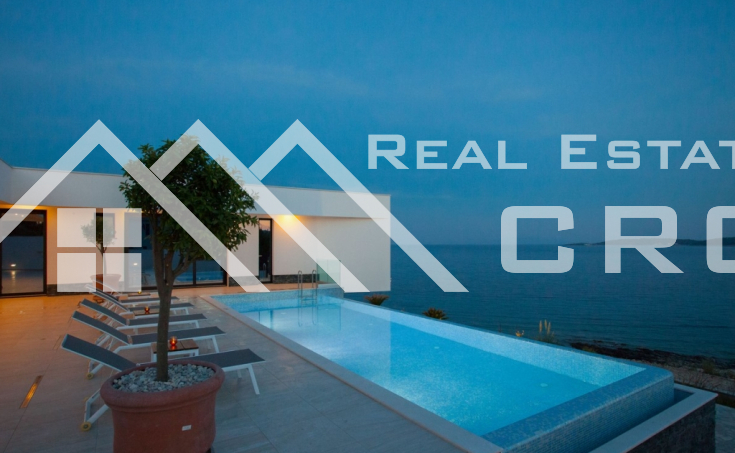 Korcula properties – Modern villa with overflow swimming pool in the first row to the sea on Korcula Island, for sale (23)