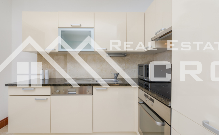 One-bedroom furnished apartment with sea view for sale (4)