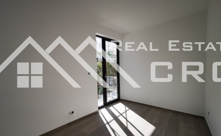 Modern two-bedroom apartment with beautiful garden for sale (1)