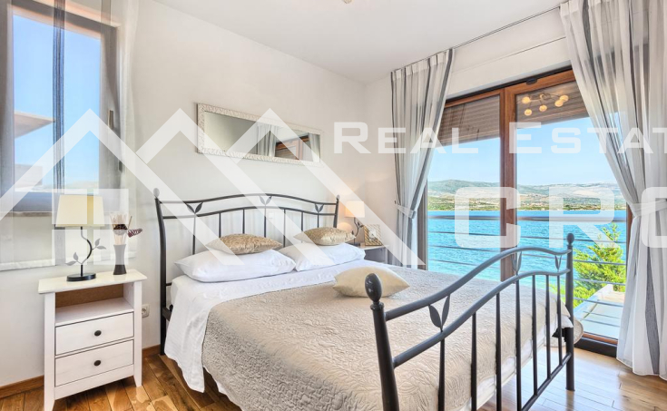 Modern villa with swimming pool in the first row to the sea, for sale (10)