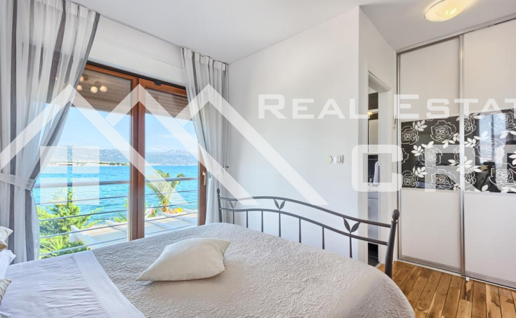 Modern villa with swimming pool in the first row to the sea, for sale (11)