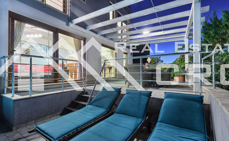 Modern villa with swimming pool in the first row to the sea, for sale (16)