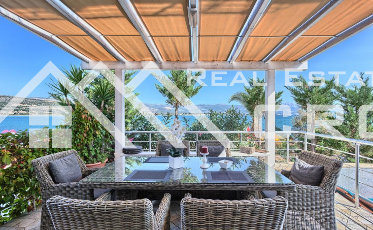 Modern villa with swimming pool in the first row to the sea, for sale (2)