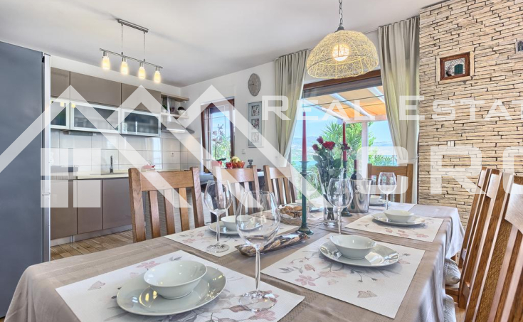 Modern villa with swimming pool in the first row to the sea, for sale (3)
