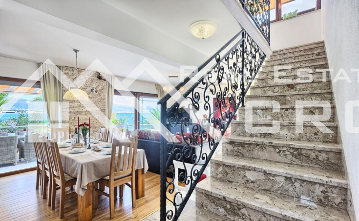 Modern villa with swimming pool in the first row to the sea, for sale (4)