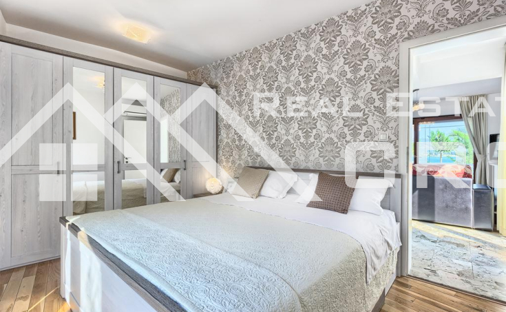 Modern villa with swimming pool in the first row to the sea, for sale (5)
