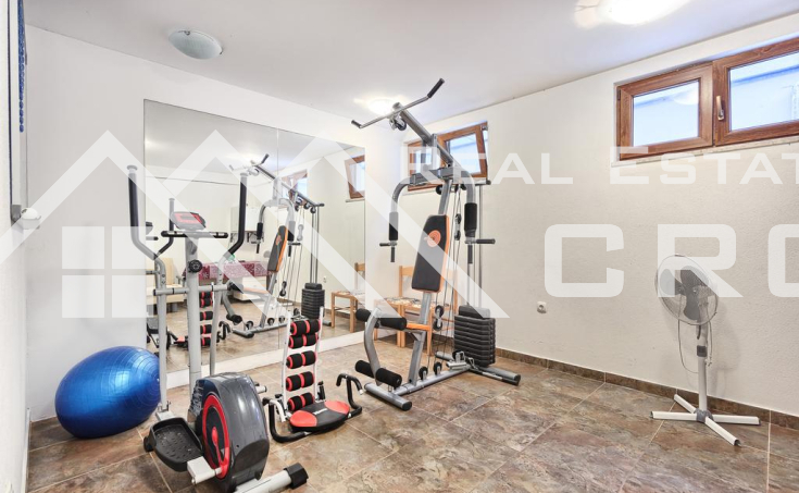 Modern villa with swimming pool in the first row to the sea, for sale (6)