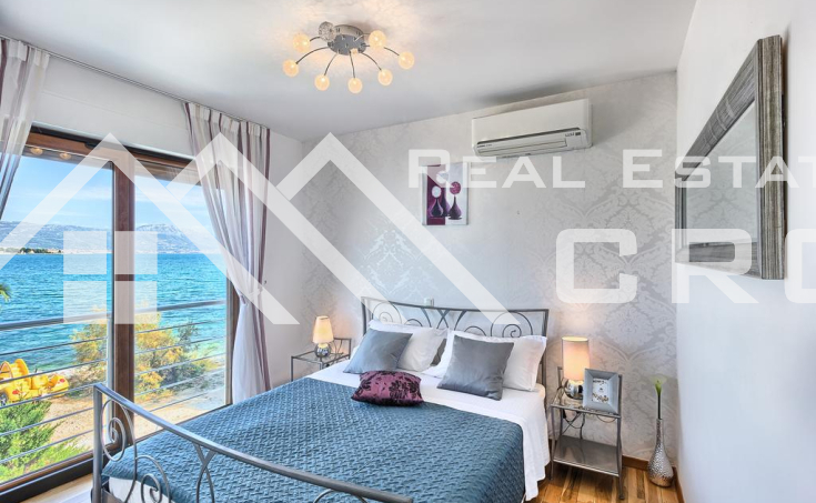 Modern villa with swimming pool in the first row to the sea, for sale (7)