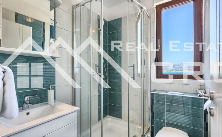 Modern villa with swimming pool in the first row to the sea, for sale (9)