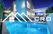 Modern villa with swimming pool in the first row to the sea, for sale (17)