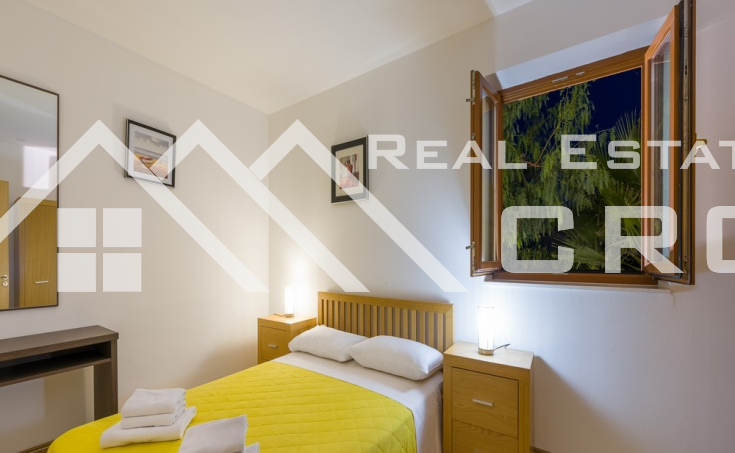  Dvosobni apartman s bazenom na prodaju (1)