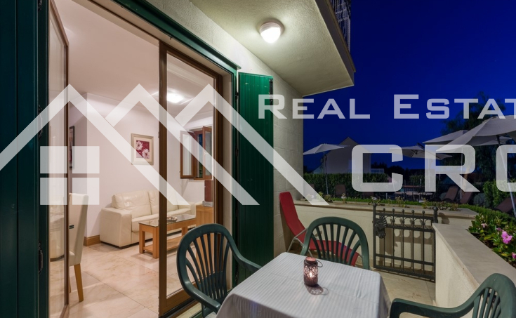  Dvosobni apartman s bazenom na prodaju (2)