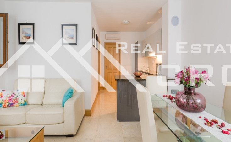 Nekretnine Brač- Dvosobni apartman s bazenom na prodaju