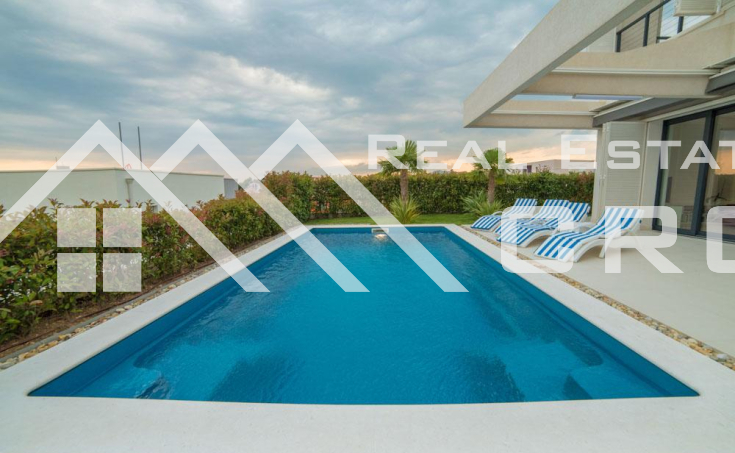 Modern villa with swimming pool and beautiful sea view for sale 