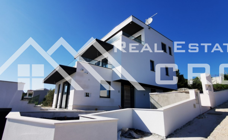 Newly built luxurious villa with sea view (3)