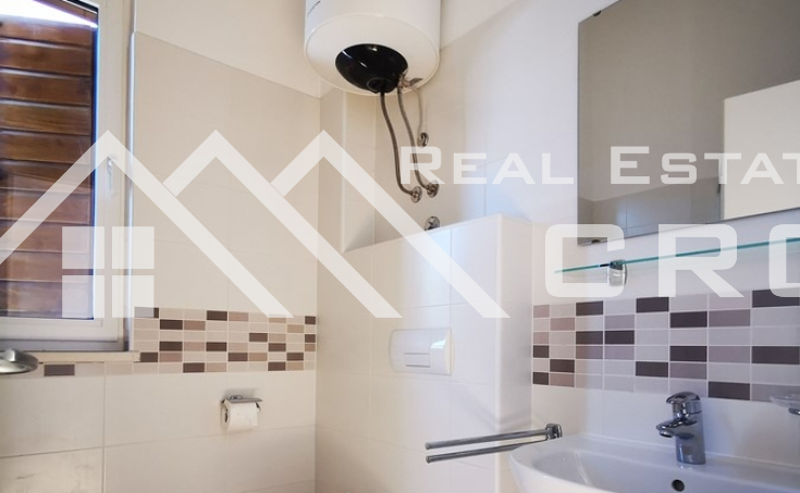 Comfortable three-bedroom apartment in a highly attractive location on Brac, Sutivan for sale, special price (1)