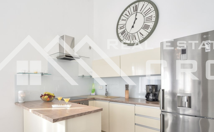 Modern villa with swimming pool in an attractive location with sea view, for sale (1)