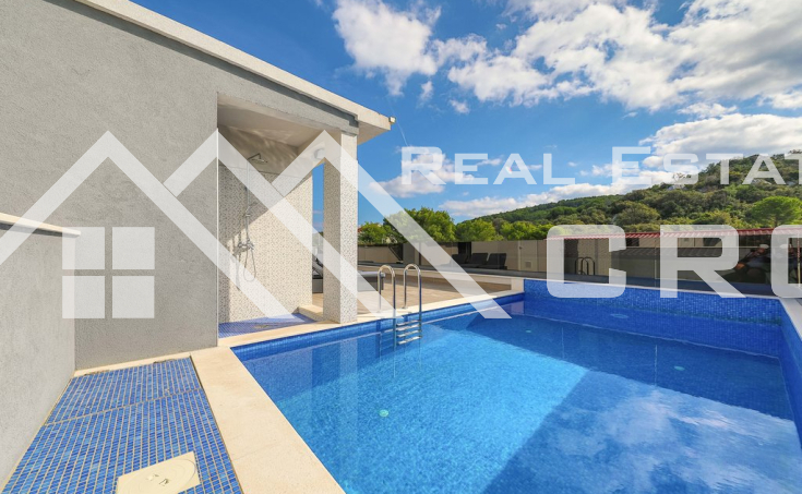 Modern villa with swimming pool in an attractive location with sea view, for sale (5)