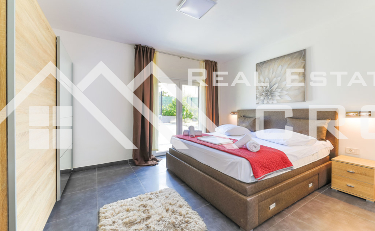 Modern villa with swimming pool in an attractive location with sea view, for sale (7)