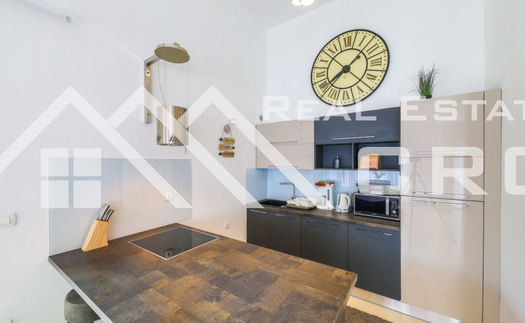 Modern villa with swimming pool in an attractive location with sea view (1)