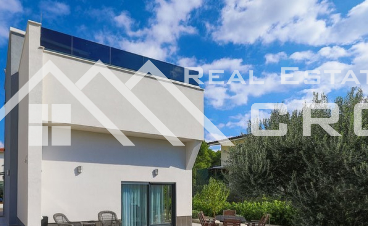 Modern villa with swimming pool in an attractive location with sea view (6)