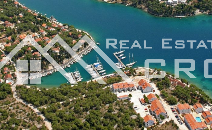 Nekretnine Brač - Two storey apartment with beautiful sea view, for sale, Milna, Brac island