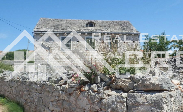 Old-stone-house-for-sale-on-the-island-of-Solta-1