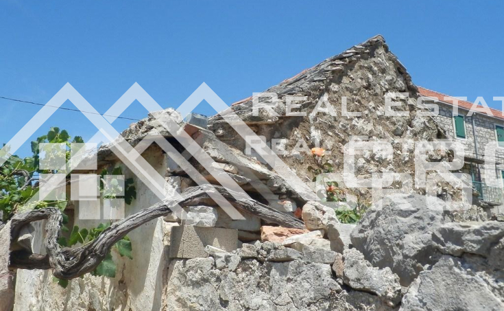 Old-stone-house-for-sale-on-the-island-of-Solta-10