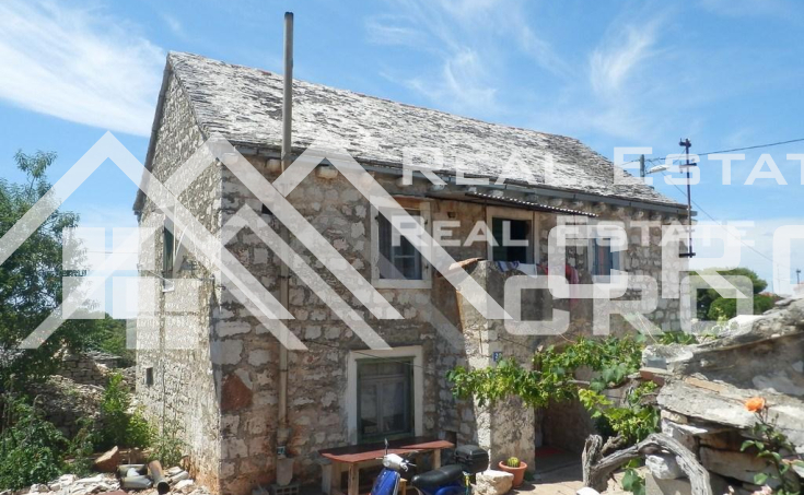Old-stone-house-for-sale-on-the-island-of-Solta-3