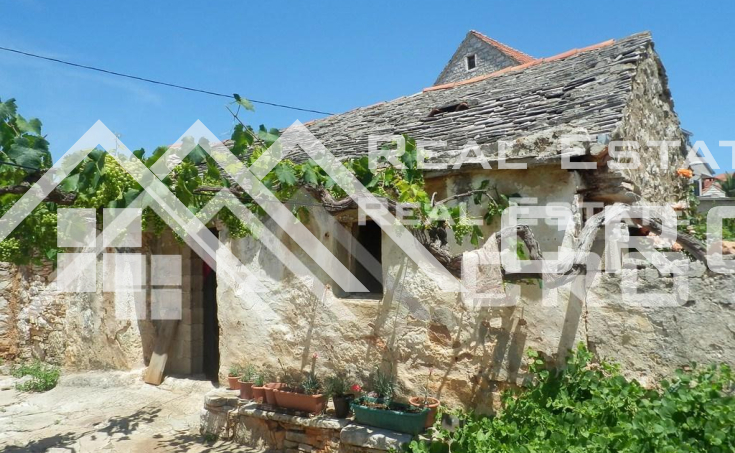 Old-stone-house-for-sale-on-the-island-of-Solta-4