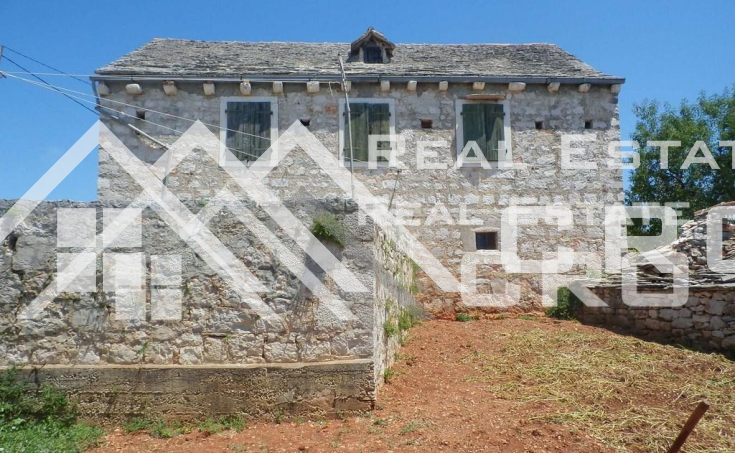 Old-stone-house-for-sale-on-the-island-of-Solta-7