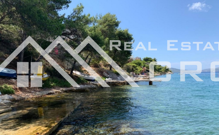 Ciovo properties – House with large yard, first row to the sea, for sale