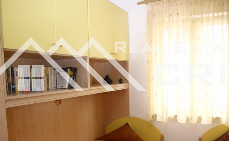 Two-bedroom apartment with yard in Supetar (2)