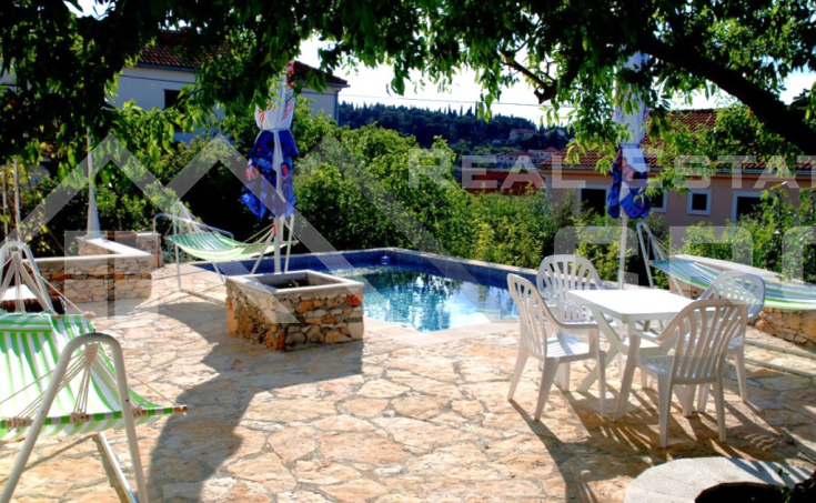 Villa in an attractive location offering lovely sea views, for sale (3)