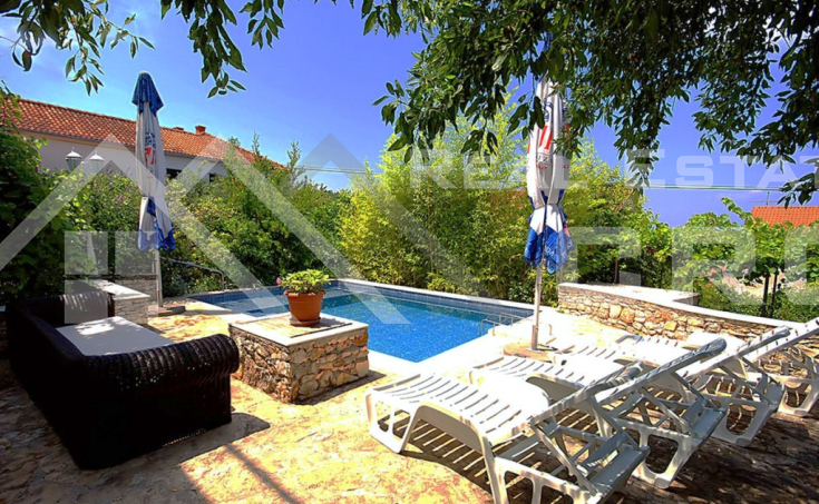 Villa in an attractive location offering lovely sea views, for sale (6)