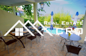 Villa in an attractive location offering lovely sea views, for sale (5)