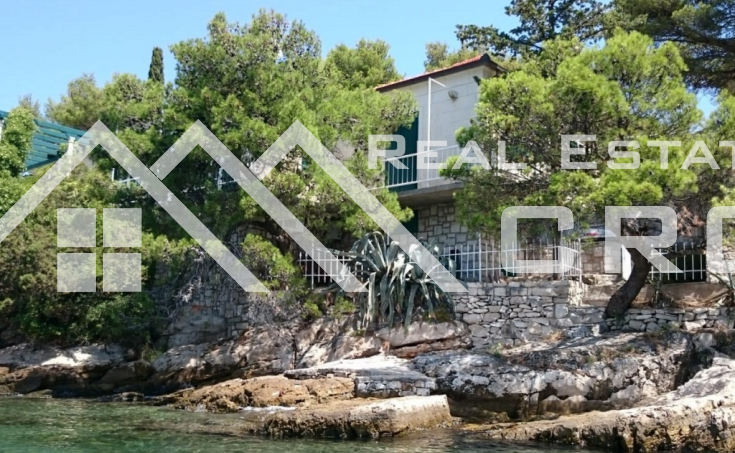 Beautiful stone villa in the first row to the sea for sale (11)