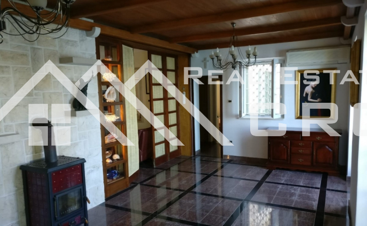 Beautiful stone villa in the first row to the sea for sale (3)