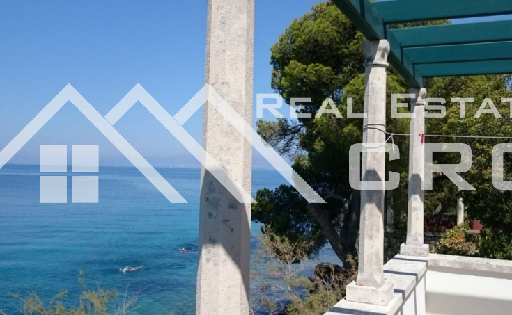 Beautiful stone villa in the first row to the sea for sale (7)