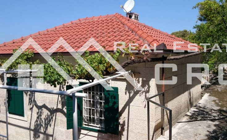 Beautiful stone villa in the first row to the sea for sale (9)