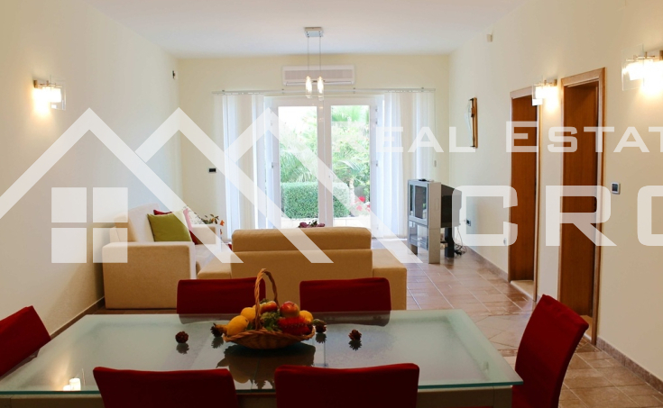 Luxurious villa with a swimming pool in the first line to the sea for sale, Brac island (6)