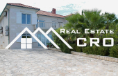 Luxurious villa with a swimming pool in the first line to the sea for sale, Brac island (1)