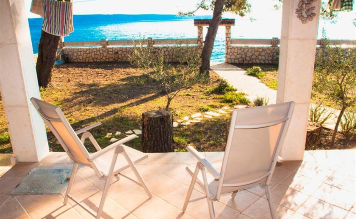 Nekretnine Čiovo - Prekrasna kuća u prvom redu do mora, na prodaju