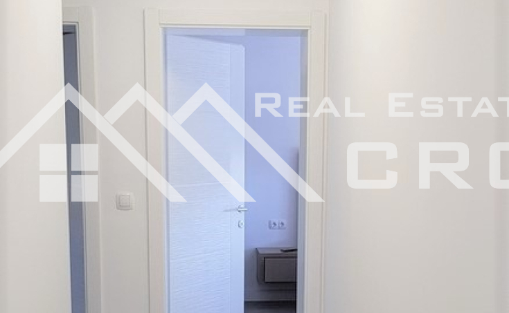 Newly-built apartment in a very attractive location for sale, Okrug Gornji, Ciovo (3)