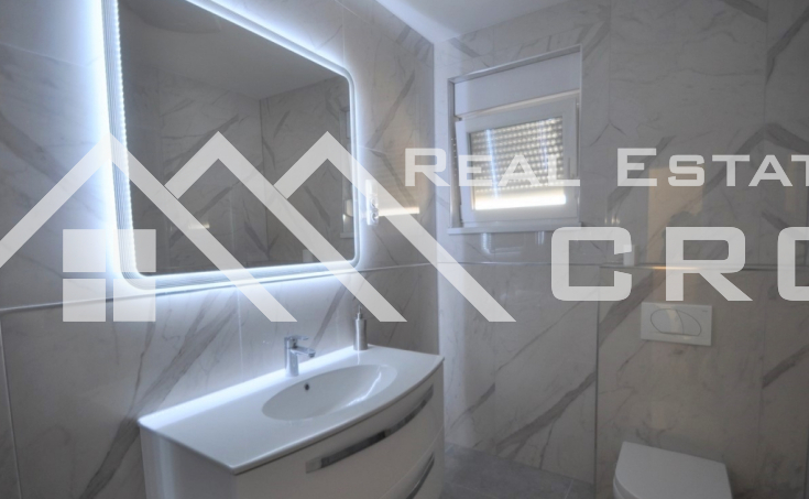 Newly-built apartment in a very attractive location for sale, Okrug Gornji, Ciovo (6)