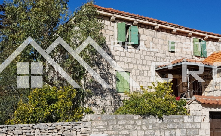 Old stone house with large yard in the first row to the sea (3)